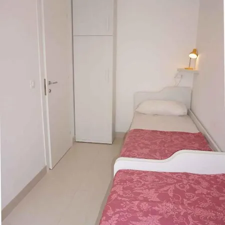 25679