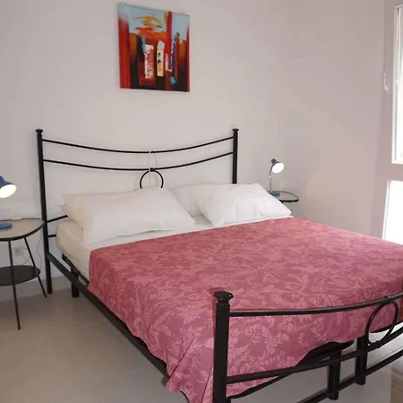 25679 Apartment *