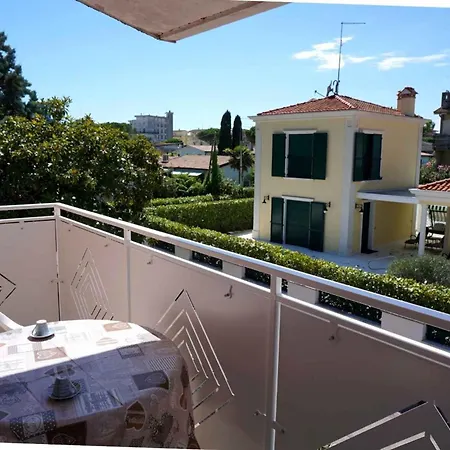 Apartment 25679