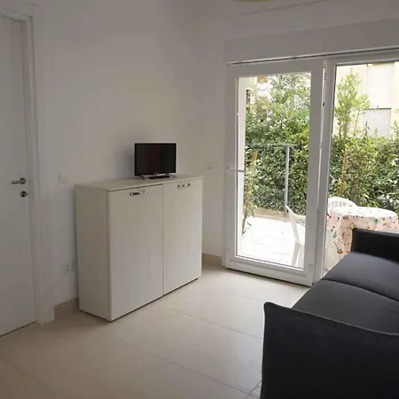 Apartment 25679