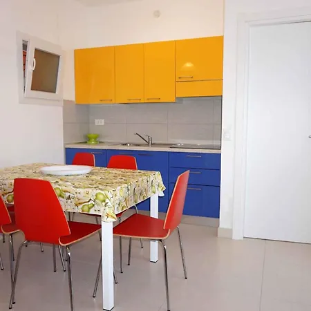 Apartment 25679